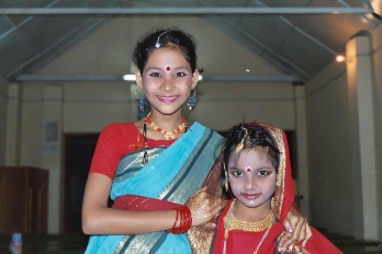 Piger efter en opvisning, Bangladesh