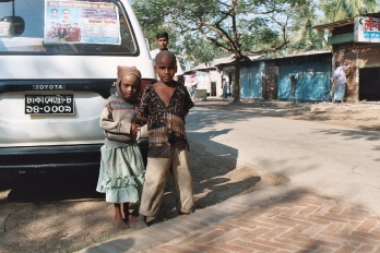 Børn på gaden i Bangladesh