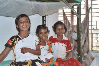 Piger i familiecenter, Indien